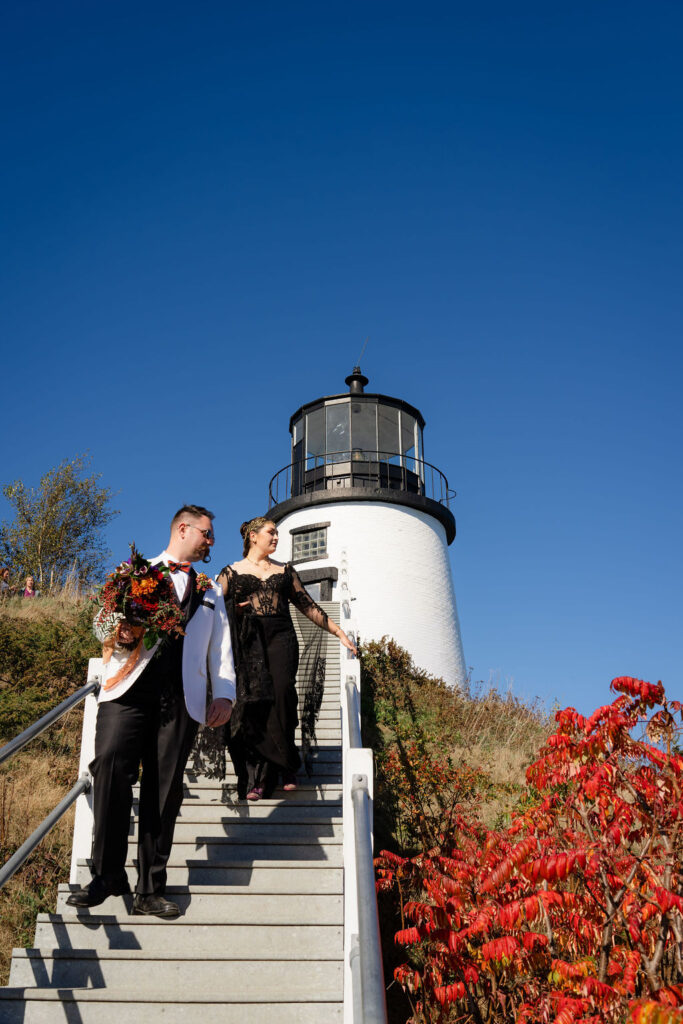 Ash point estate lighthouse with couple kissing, ash point estate waterfront wedding venues in maine